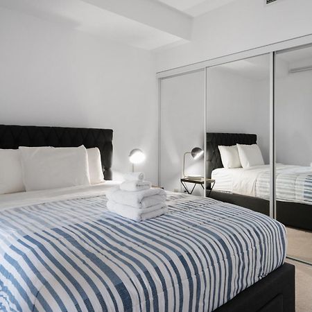Downtown Toronto 1 Bdrm Condo With Parking And Views Exterior photo